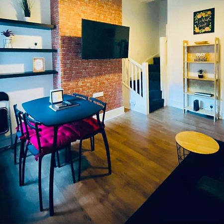 Spacious Four Bedroom Home 3 Bathrooms - Coventry Eksteriør billede