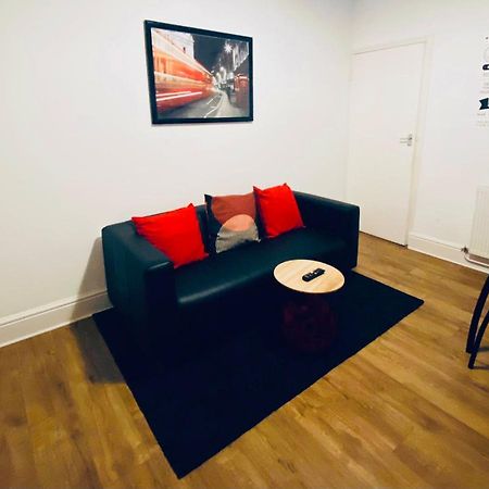 Spacious Four Bedroom Home 3 Bathrooms - Coventry Eksteriør billede