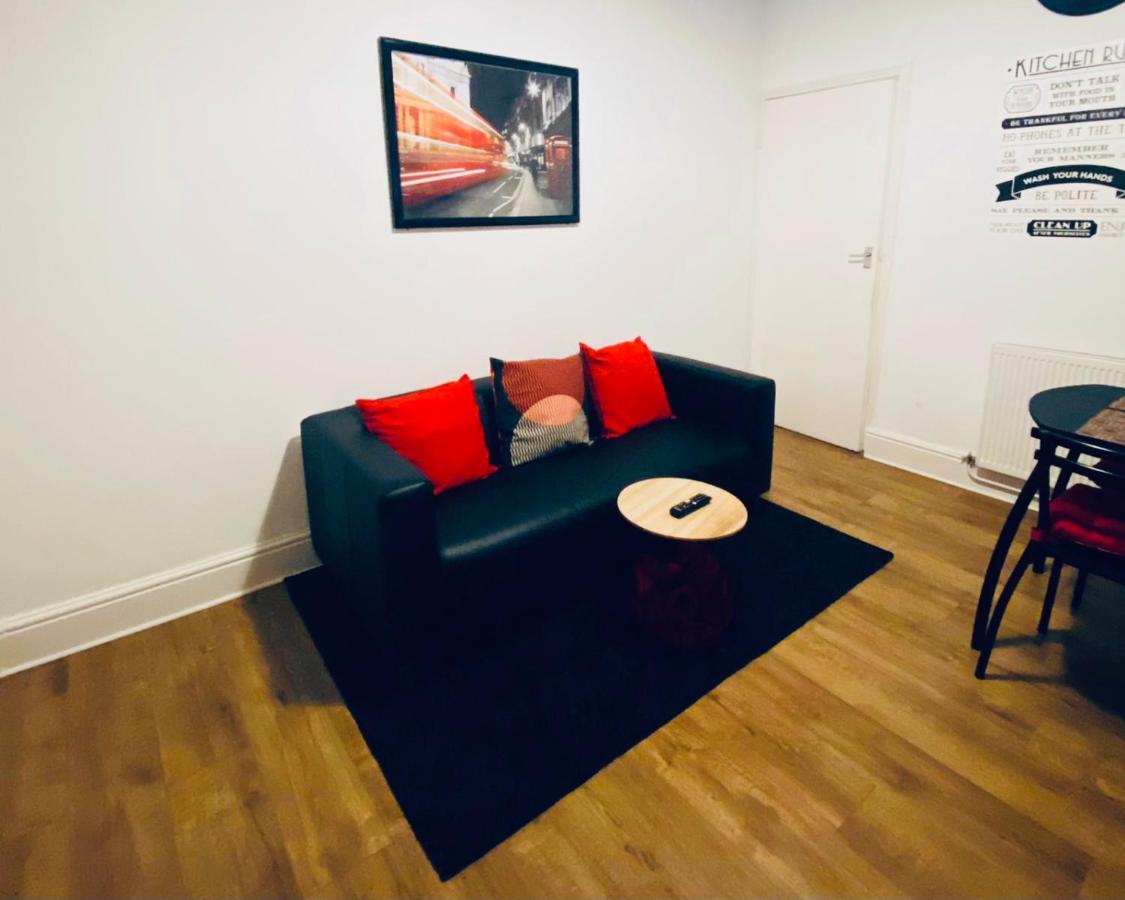 Spacious Four Bedroom Home 3 Bathrooms - Coventry Eksteriør billede