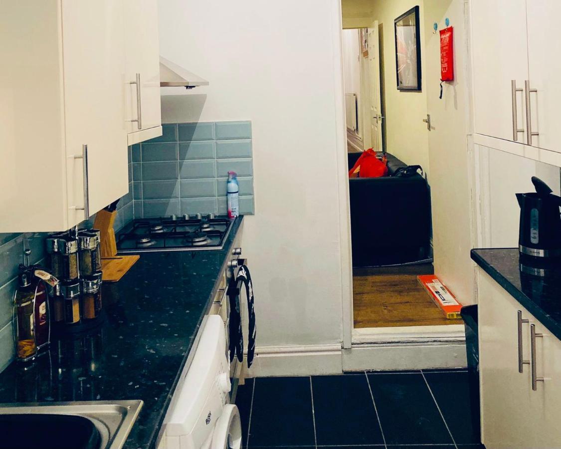 Spacious Four Bedroom Home 3 Bathrooms - Coventry Eksteriør billede