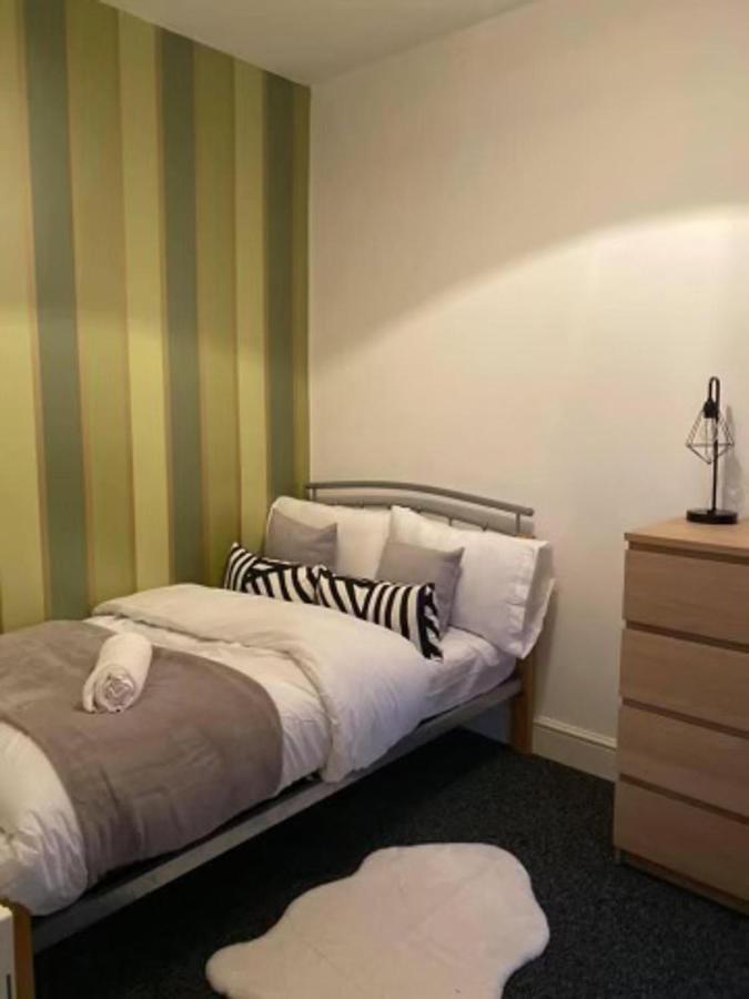 Spacious Four Bedroom Home 3 Bathrooms - Coventry Eksteriør billede
