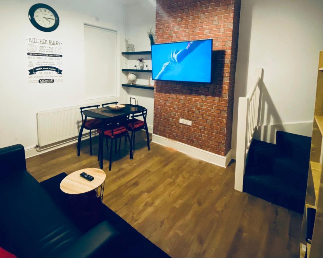 Spacious Four Bedroom Home 3 Bathrooms - Coventry Eksteriør billede