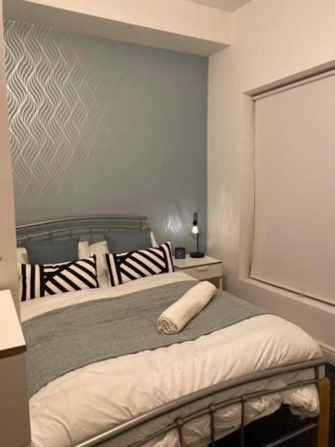 Spacious Four Bedroom Home 3 Bathrooms - Coventry Eksteriør billede