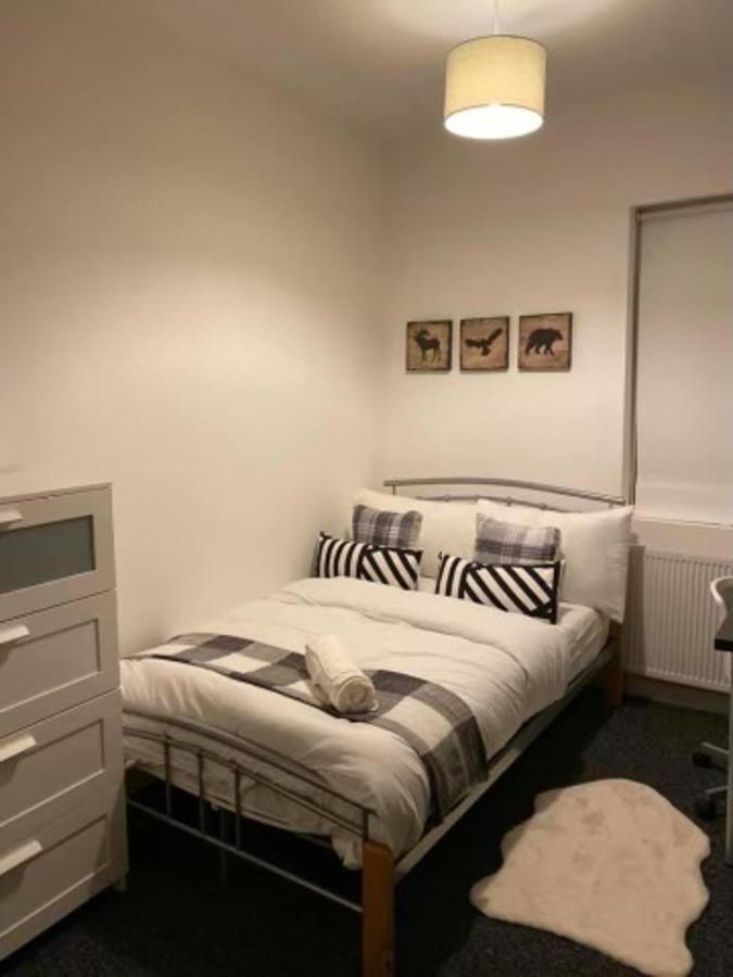 Spacious Four Bedroom Home 3 Bathrooms - Coventry Eksteriør billede
