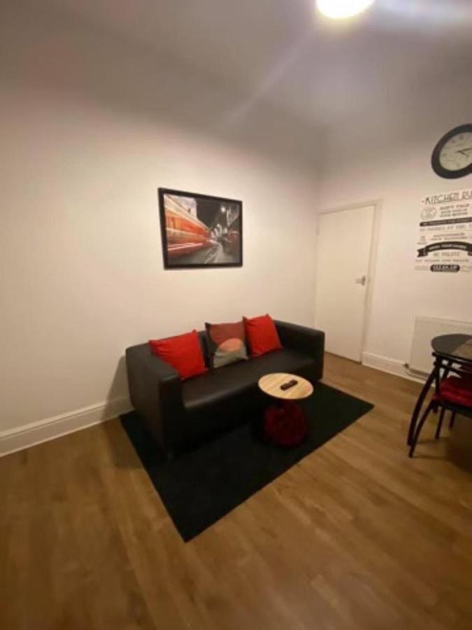Spacious Four Bedroom Home 3 Bathrooms - Coventry Eksteriør billede